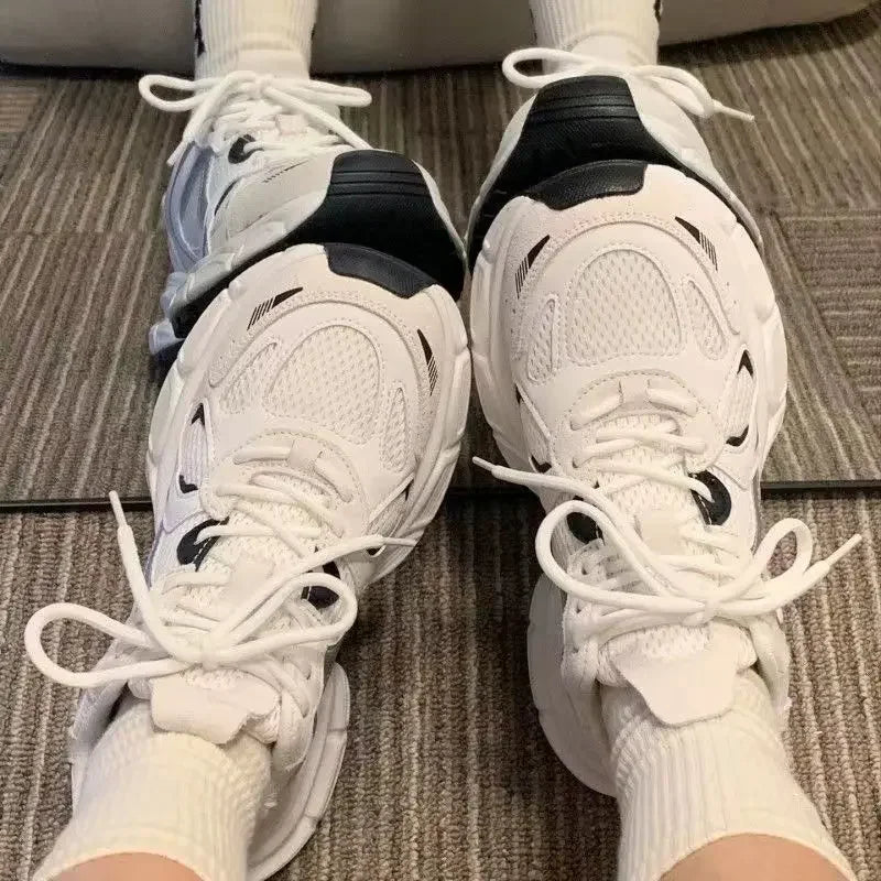 Baskets luxueuses blanches en maille respirante pour femmes, chaussures de sport d'été, de course, décontractées, de Fitness, vulcanisées, 2024