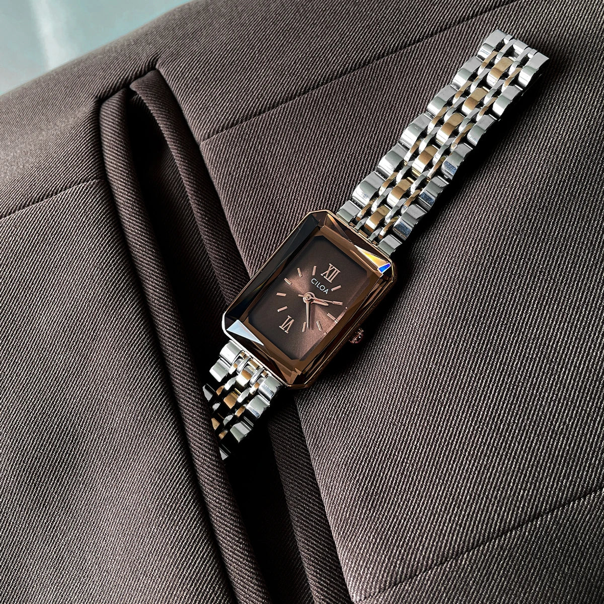 Montre rétro pour femmes, légère, de luxe, niche, art, haut de gamme, marque authentique, 2025
