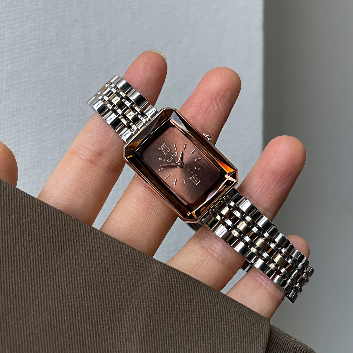 Montre rétro pour femmes, légère, de luxe, niche, art, haut de gamme, marque authentique, 2025