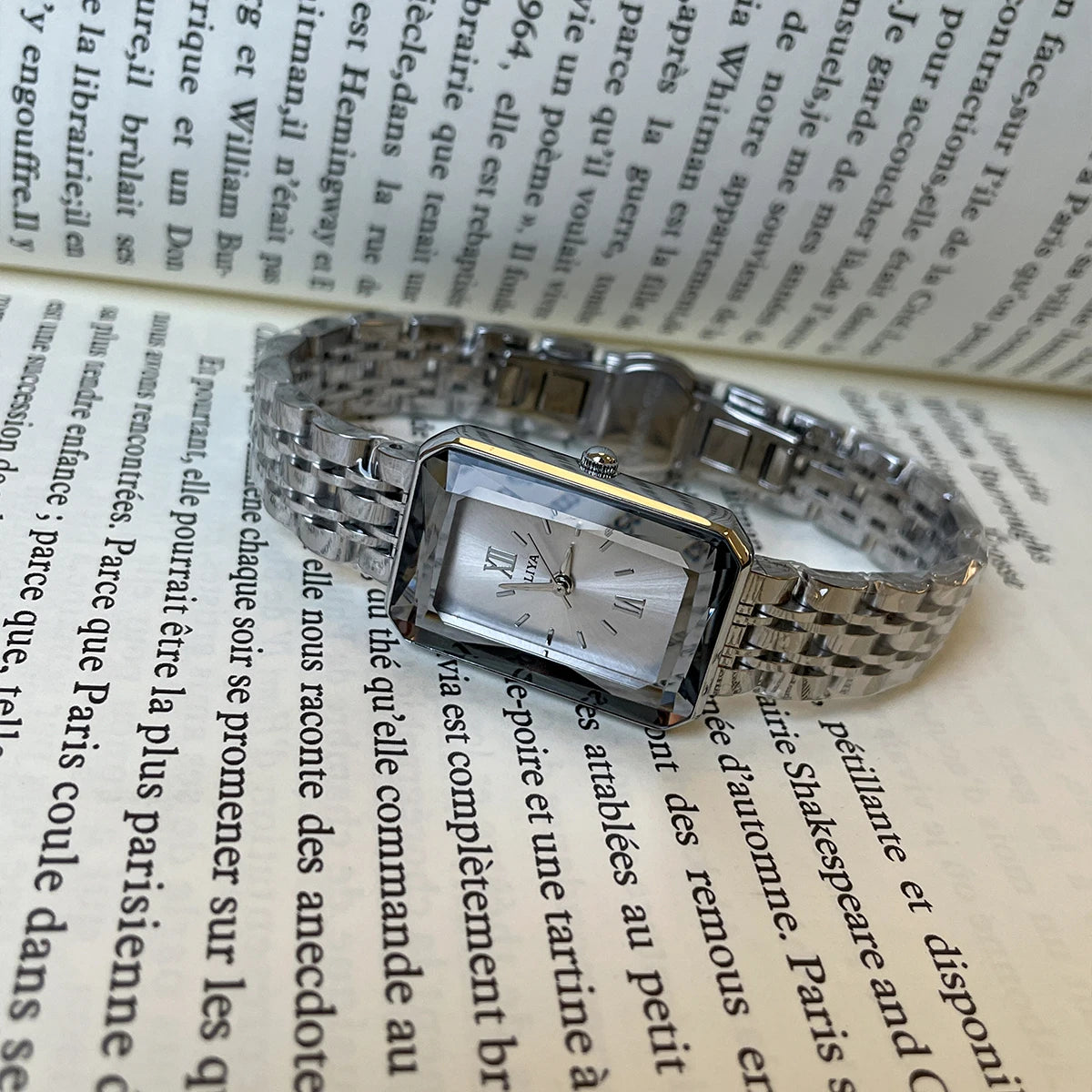 Montre rétro pour femmes, légère, de luxe, niche, art, haut de gamme, marque authentique, 2025
