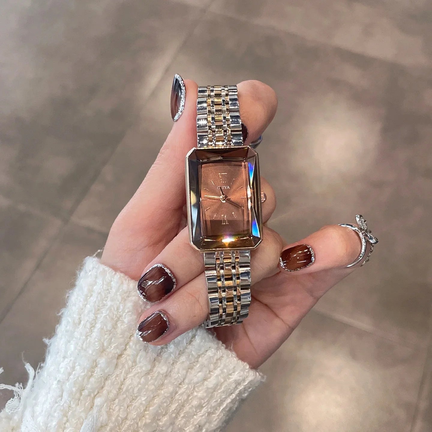 Montre rétro pour femmes, légère, de luxe, niche, art, haut de gamme, marque authentique, 2025