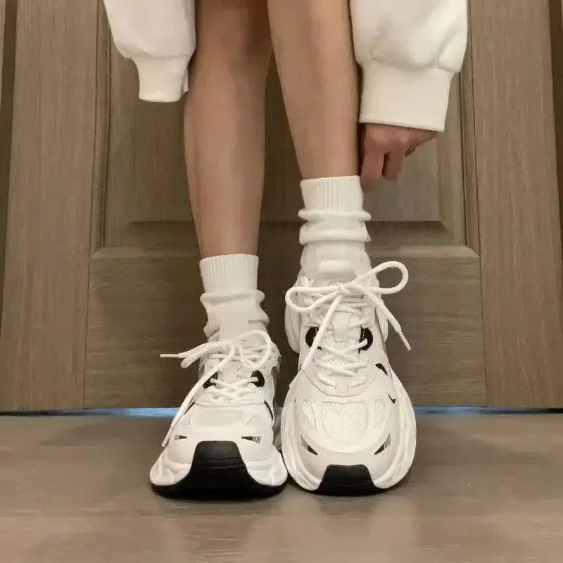Baskets luxueuses blanches en maille respirante pour femmes, chaussures de sport d'été, de course, décontractées, de Fitness, vulcanisées, 2024